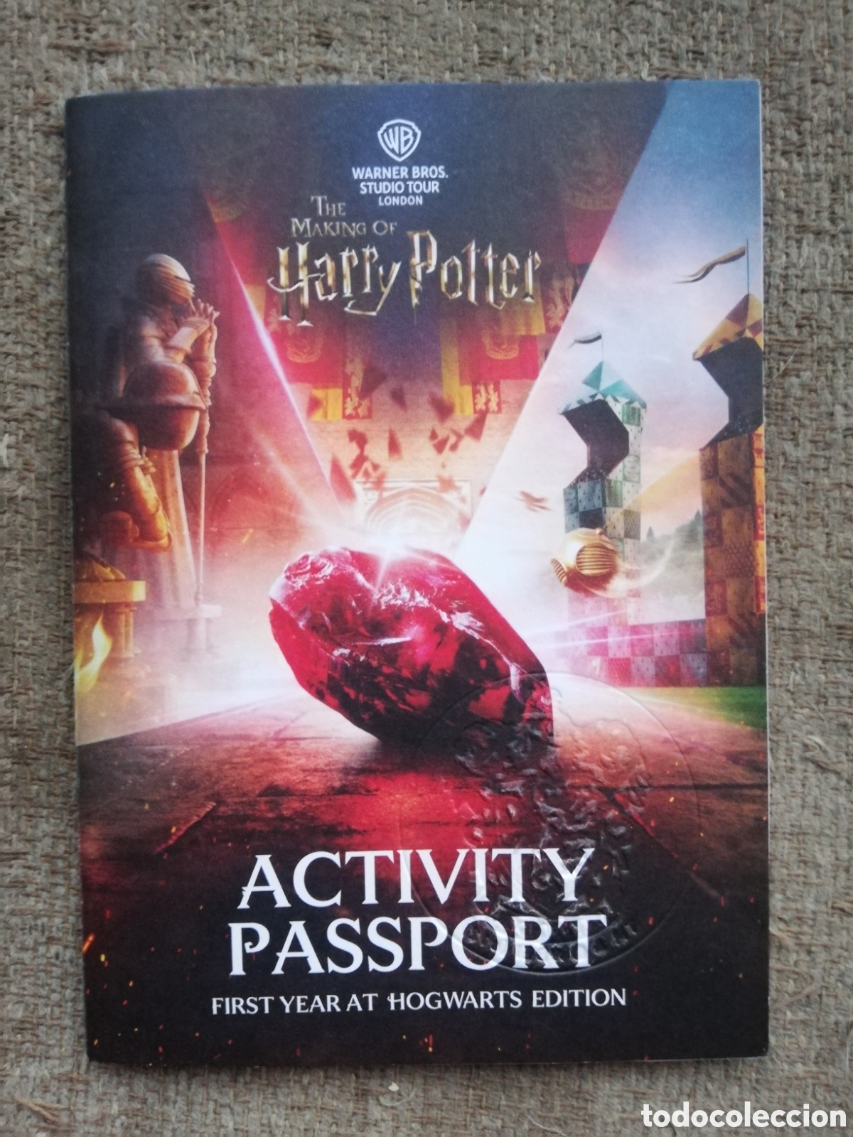Documentos antiguos: Warner Bros. Studio Tour London. Harry Potter Activity Passport. First year at Howarts edition