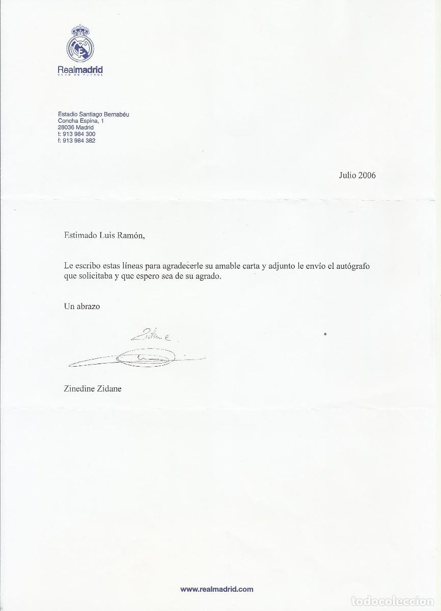 Documentos antiguos: Real Madrid Club de F&uacute;tbol. Zinedine Zidane. Documento firmado. 2006. 30x21 cm.