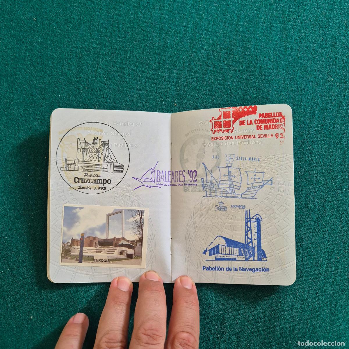 Documentos antiguos: Pasaporte EXPO 92 SEVILLA con muchos sellos - Foto 9