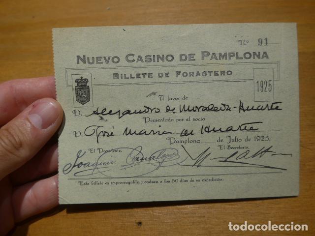 Documentos antiguos: Antiguo carnet original del Nuevo casino de Pamplona de 1925, billete de forastero. Navarra.