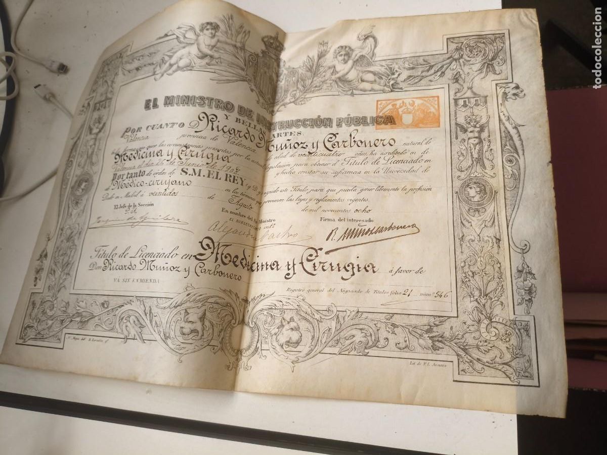 Documentos antiguos: T&iacute;tulo de medicina y cirugia. Ricard (Ricardo) Mu&ntilde;oz i Carbonero. 1908