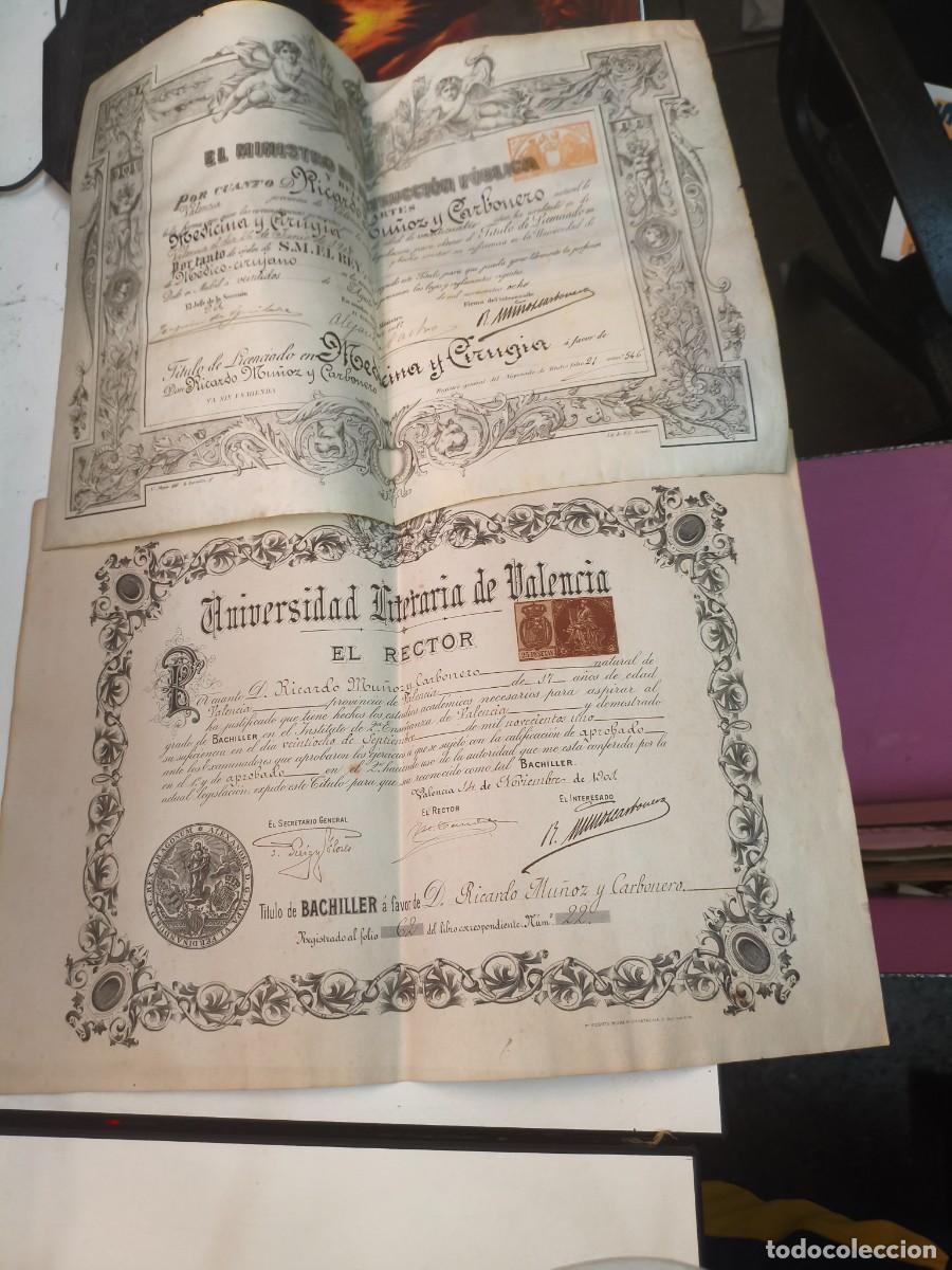 Documentos antiguos: T&iacute;tulo de medicina y cirugia. Ricard (Ricardo) Mu&ntilde;oz i Carbonero. 1908 + Titulo bachiller