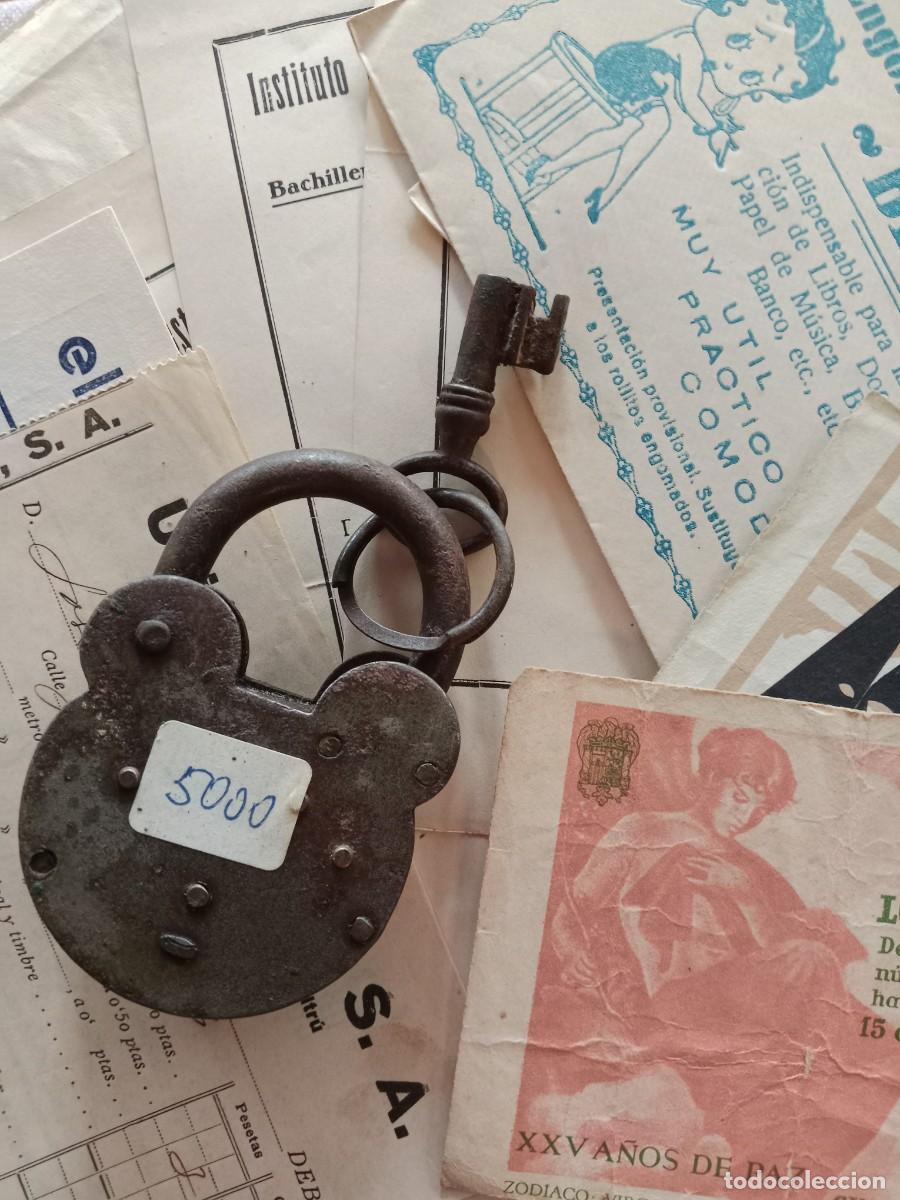 Documentos antiguos: Lote variado documentos y objetos antiguos - Foto 8