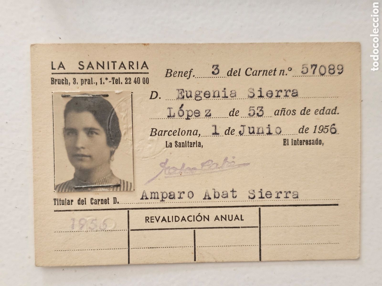Documentos antiguos: Antigua tarjeta de identidad La Sanitaria Barcelona 1956 Amparo Abat Eugenia Sierra L&oacute;pez