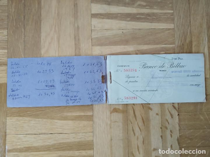 Documentos bancarios: CHEQUERA DEL BANCO DE BILBAO, AÑOS 60, CHEQUES CON ORLA Y DIBUJO. VER FOTOS - Foto 2 - 225793593