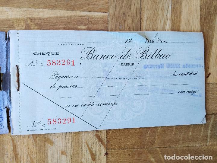 Documentos bancarios: CHEQUERA DEL BANCO DE BILBAO, AÑOS 60, CHEQUES CON ORLA Y DIBUJO. VER FOTOS - Foto 3 - 225793593
