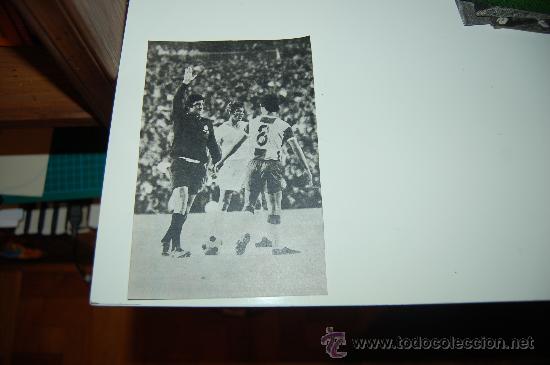 Coleccionismo deportivo: Recorte del m&iacute;tico &aacute;rbitro EMILIO GURUCETA MURO. 1972 - Foto 1