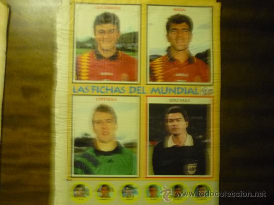 Sammelleidenschaft Sport: HOJA REVISTA CON JUGADORES SELECC.ESPA&Ntilde;OLA Y ARBITRO