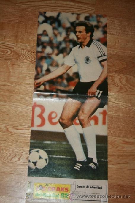 Coleccionismo deportivo: POSTER LOS CRACKS DEL MUNDIAL 82 RUMMENIGGE - Foto 1
