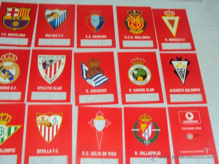 Coleccionismo deportivo: La Liga. 20 Escudos LFP. Vodafone. Completo. - Foto 9