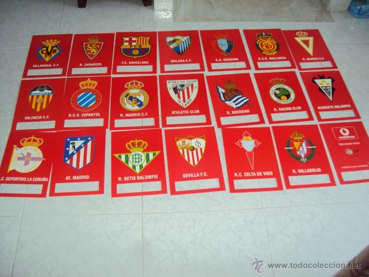 Coleccionismo deportivo: La Liga. 20 Escudos LFP. Vodafone. Completo. - Foto 11