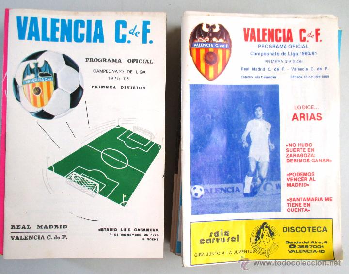 Sports collectibles: 64 PROGRAMAS F&Uacute;TBOL , VALENCIA C.F. , ORIGINALES , A&Ntilde;OS 75 - 82