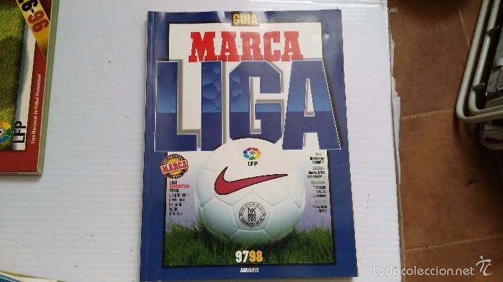 Coleccionismo deportivo: lote de 2 guias marca 97 98 y y 96 97 - Foto 2