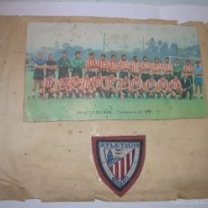 Coleccionismo deportivo: ANTIGUA FOTOGRAFIA ATLETICO DE BILBAO CON ESCUDO DE TELA BORDADO....TEMPORADA.1.976/77.