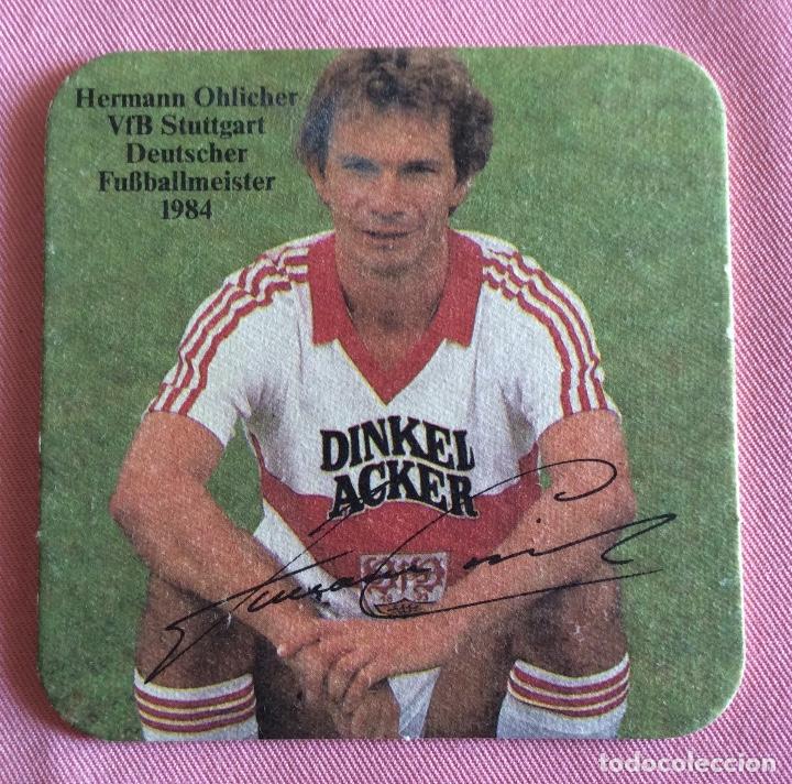 Collectionnisme sportif: POSAVASOS CERVEZA DINKEL ACKER. F&Uacute;TBOL. HERMANN HOLICHER. VFB STUTTGART. ALEMANIA 1984.