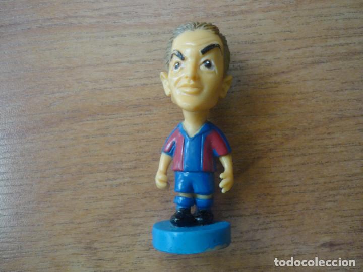 Coleccionismo deportivo: FIGURA MU&Ntilde;ECO DE GOMA PVC 5,5 CMS. GUILLERMO AMOR (FC BARCELONA) - LIGA BAR&Ccedil;A