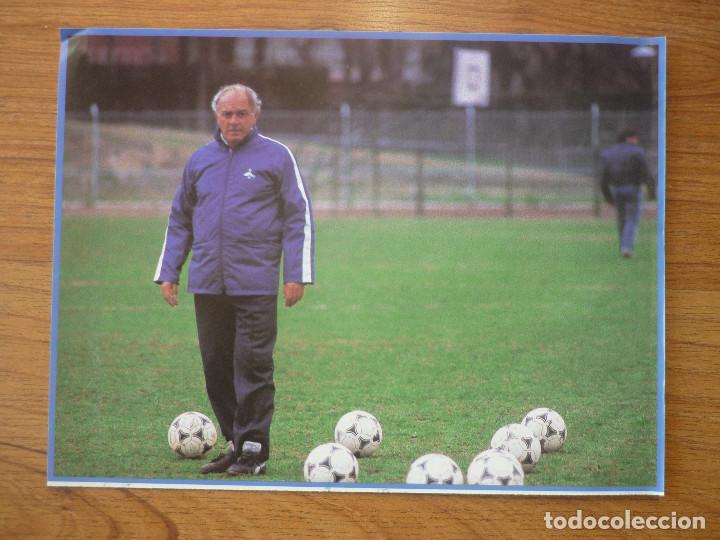 Sammelleidenschaft Sport: LAMINA MAXI CROMO REAL MADRID ASEGURATOR GRUPO OTAYSA N&ordm; 101 DI STEFANO ENTRENADOR - 24 X 18 CMS.