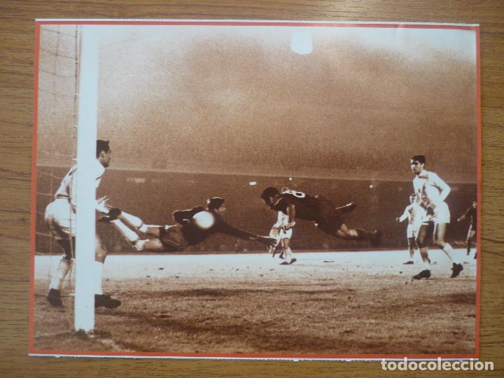 Sports collectibles: LAMINA MAXI CROMO REAL MADRID ASEGURATOR GRUPO OTAYSA N&ordm; 55 GOL EVARISTO COPA EUROPA - 24 X 18 CMS.