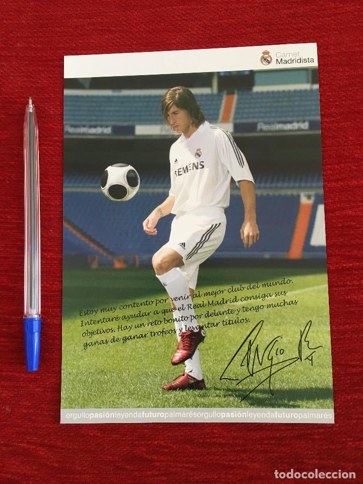Sports collectibles: RP CROMO POSTAL FOTOGRAFIA SERGIO RAMOS CARNET MADRIDISTA REAL MADRID AUTOGRAFO