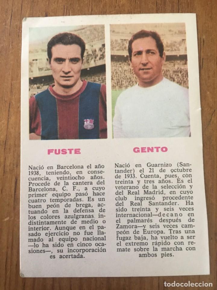 Sports collectibles: R4368 HOJITA CON FOTOGRAFIA DE FUSTE BARCELONA Y GENTO REAL MADRID A&Ntilde;OS 60 70