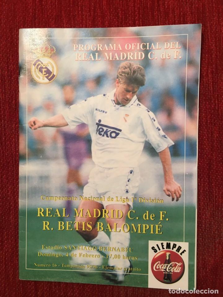 Sports collectibles: PROGRAMA REAL MADRID REAL BETIS LIGA 1995 1996 LAUDRUP DEBUT ARSENO IGLESIAS REDONDO ALFONSO ALKORTA