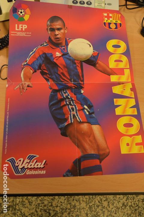 Sports collectibles: POSTER DE RONALDO (FC BARCELONA).GOLOSINAS VIDAL.MEDIDAS 42X30 CMS