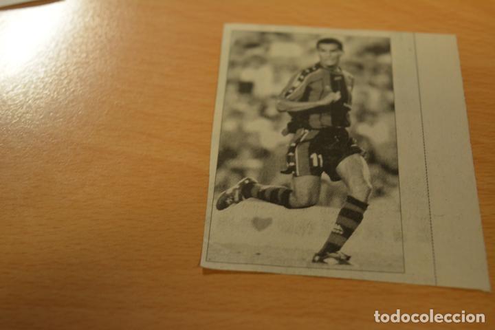 Coleccionismo deportivo: FUTBOL RECORTE DE PERIODICO DEPORTIVO RIVALDO (FC BARCELONA)