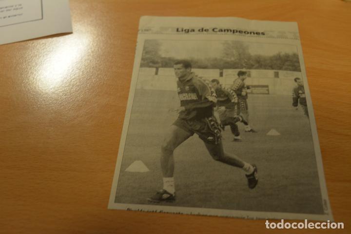 Coleccionismo deportivo: FUTBOL RECORTE DE PERIODICO DEPORTIVO RIVALDO (FC BARCELONA)
