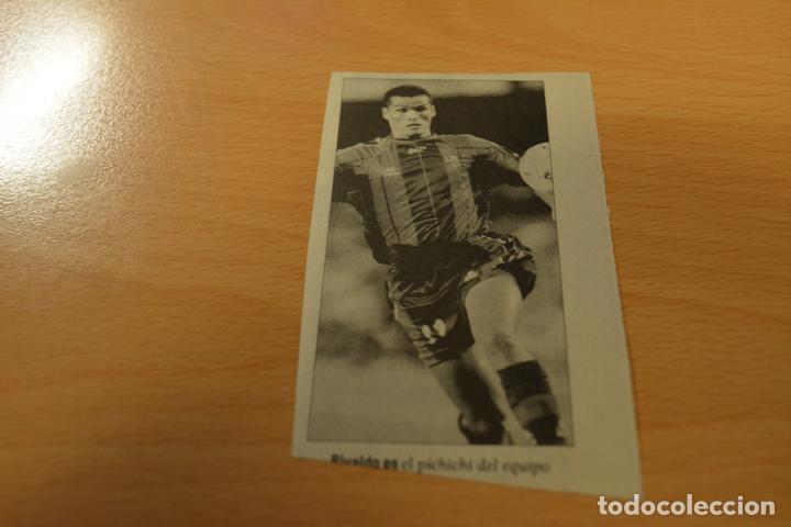 Coleccionismo deportivo: FUTBOL RECORTE DE PERIODICO DEPORTIVO RIVALDO (FC BARCELONA)