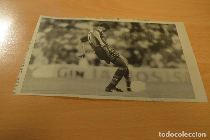 Coleccionismo deportivo: FUTBOL RECORTE DE PERIODICO DEPORTIVO RIVALDO (FC BARCELONA)