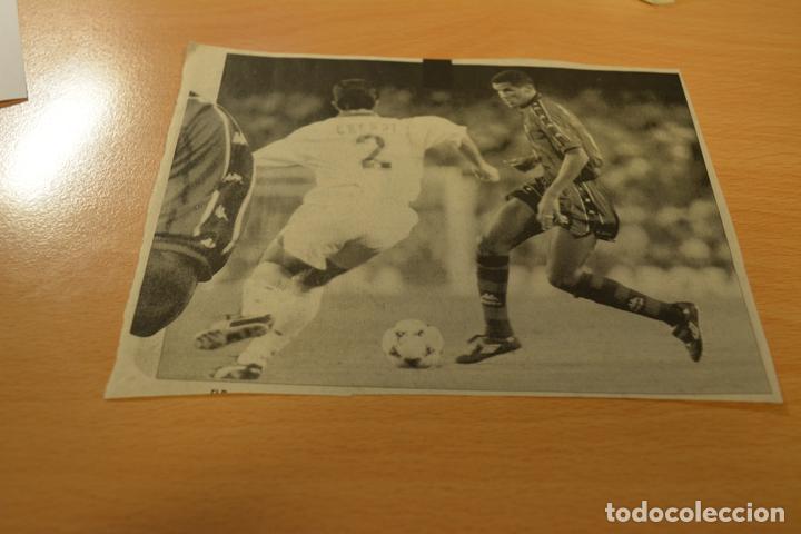Coleccionismo deportivo: FUTBOL RECORTE DE PERIODICO DEPORTIVO RIVALDO (FC BARCELONA)