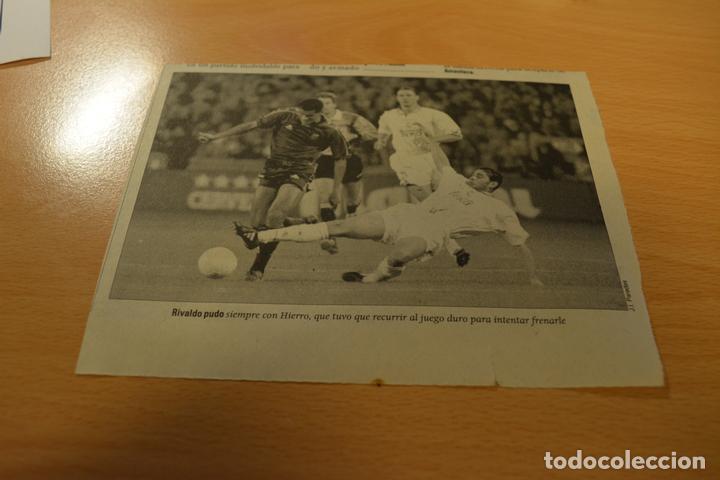 Coleccionismo deportivo: FUTBOL RECORTE DE PERIODICO DEPORTIVO RIVALDO (FC BARCELONA)