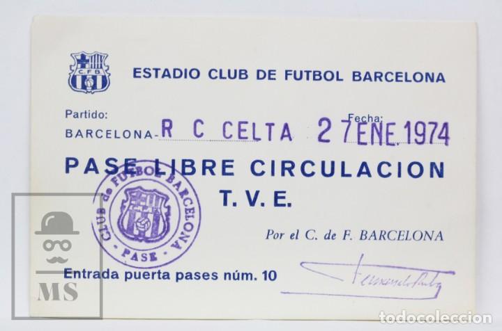 Sports collectibles: Pase de Libre Circulaci&oacute;n TVE - Club F&uacute;tbol Barcelona / Real club Celta de Vigo - A&ntilde;o 1974