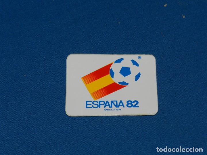 Sports collectibles: (MCAJON) ADHESIVO FUTBOL MUNDIAL DE ESPA&Ntilde;A 82 , 1979 , BUEN ESTADO