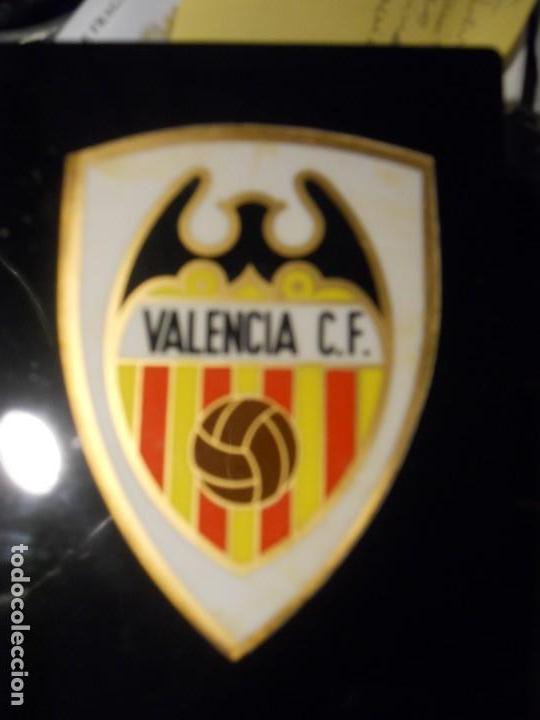 Sports collectibles: antiguo escudo de cart&oacute;n VALENCIA C. F.