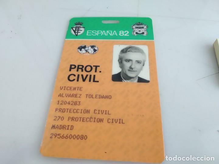 Coleccionismo deportivo: ANTIGUO CARNET DE ESPA&Ntilde;A 82 - Foto 1