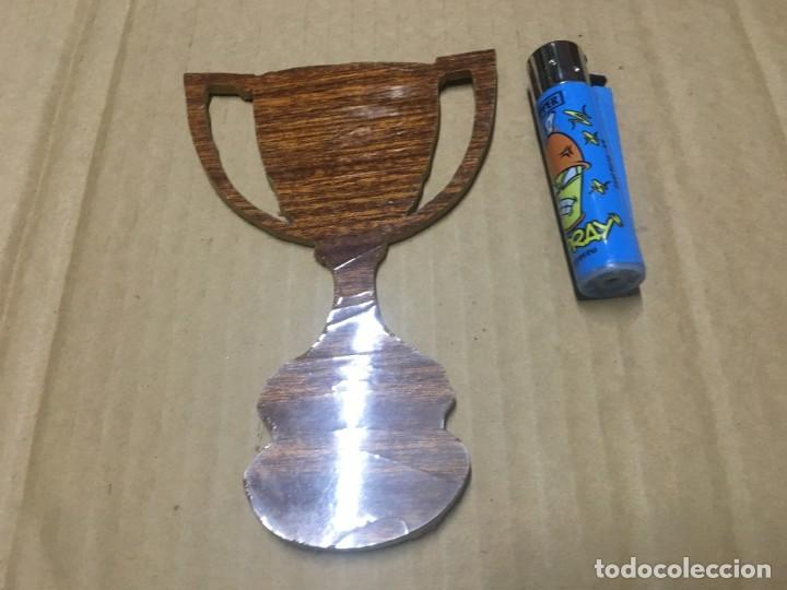 Coleccionismo deportivo: ATLETICO MADRID HECHO EN MADERA COPA RECOPA EUROPA - Foto 2