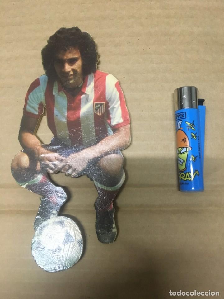 Coleccionismo deportivo: ATLETICO MADRID HECHO EN MADERA JUGADOR HUGO SANCHEZ - Foto 1