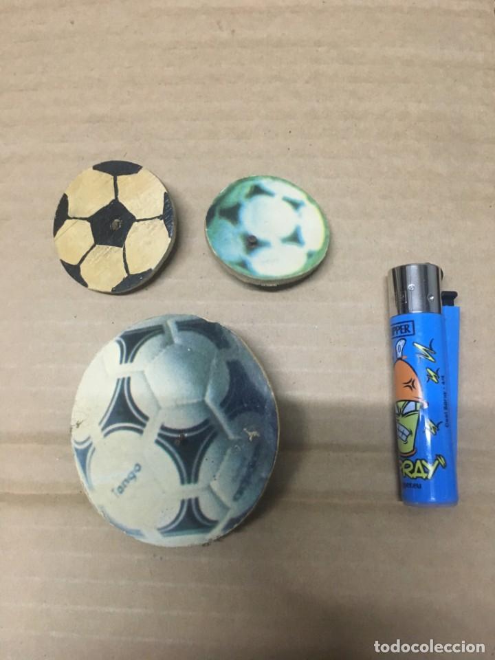 Coleccionismo deportivo: LOTE 3 BALONES FUTBOL HECHOS EN MADERA - Foto 1