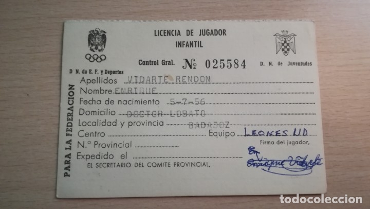 Sammelleidenschaft Sport: ANTIGUA LICENCIA DE DEPORTISTA INFANTIL DE BALONCESTO, LEONES U.D..D.N.DE LA JUVENTUD, EPOCA FRANQUI