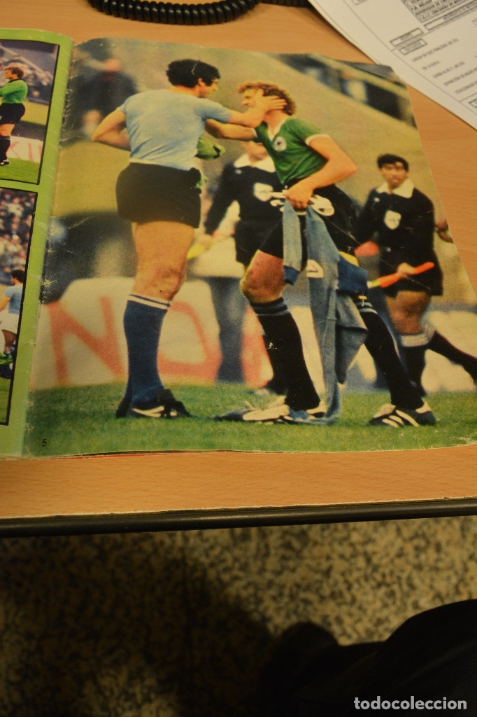 Coleccionismo deportivo: RECORTE DE DON BALON DE SEPP MAIER Y DINO ZOFF - Foto 1
