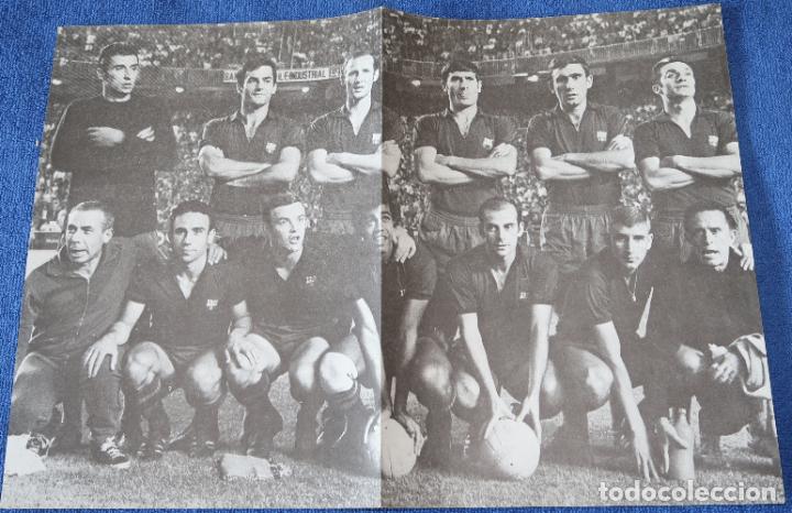 Coleccionismo deportivo: Alineaci&oacute;n Barcelona - Poster antiguo B/N - Foto 1
