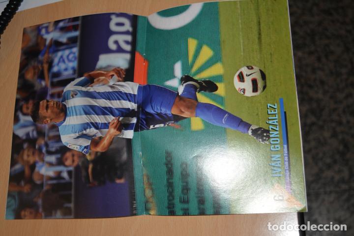 Coleccionismo deportivo: PROGRAMA DEL PARTIDO TEMPORADA 2010-11 M&Aacute;LAGA-LEVANTE UD.CON POSTER CENTRAL DE IVAN GONZ&Aacute;LEZ - Foto 2