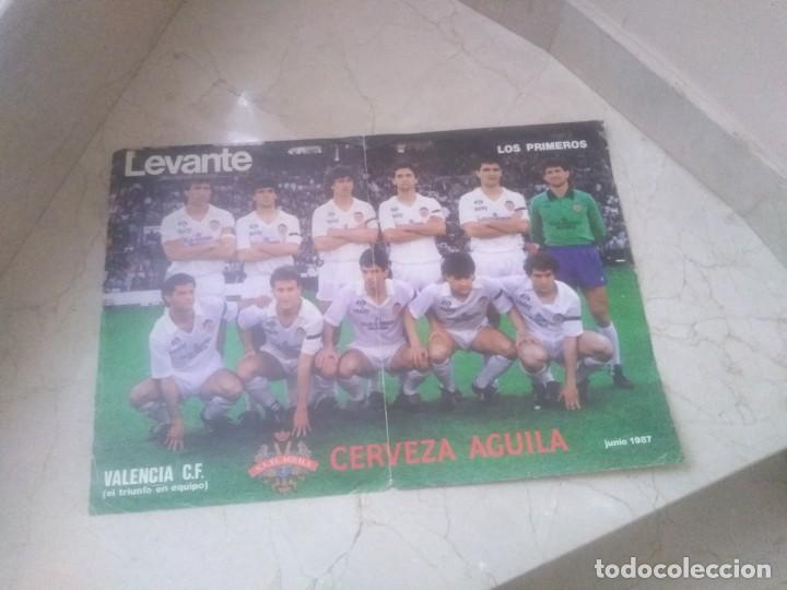 Coleccionismo deportivo: Antiguo poster Valencia C.F. 50x35 cms - Foto 2