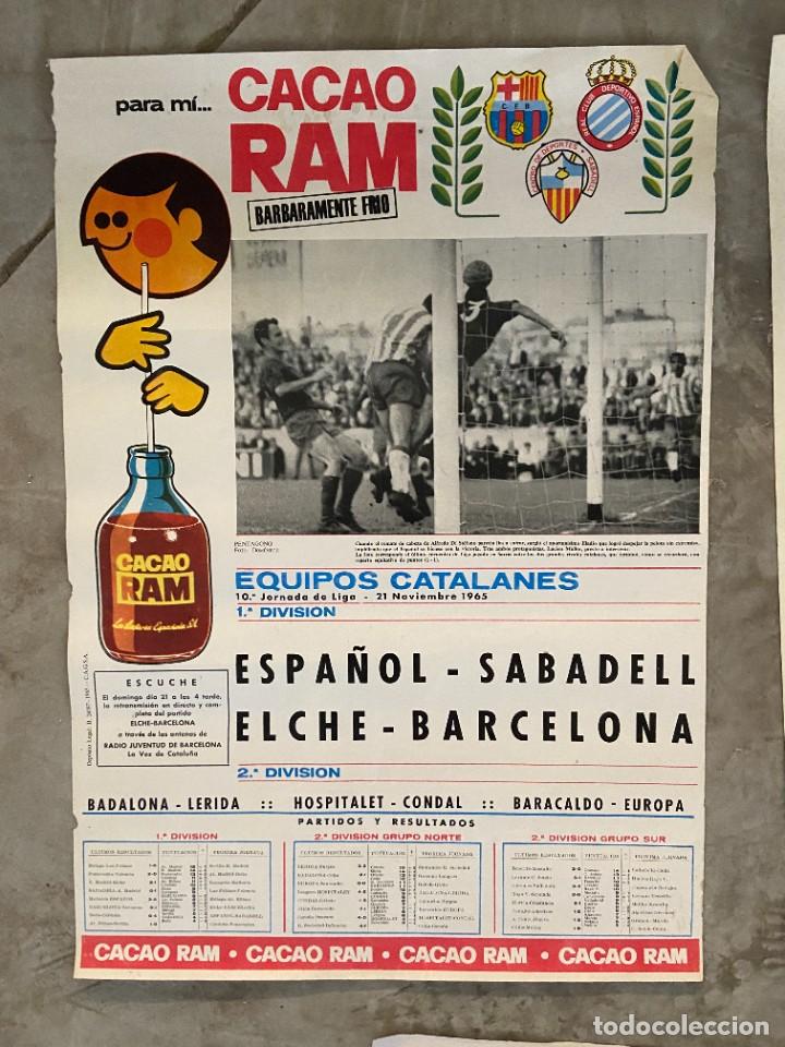 Coleccionismo deportivo: poster equipos catalanes 1965 correcto - Foto 1