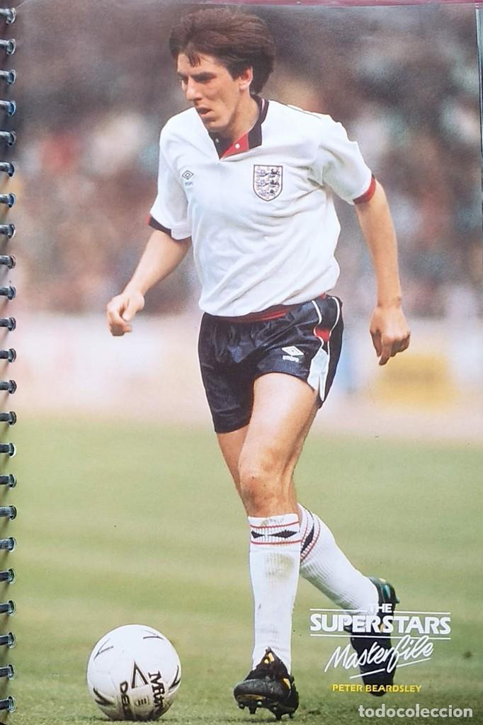 Coleccionismo deportivo: FICHA DE LAS SUPER ESTRELLAS DE MASTERFILE- EDICION INGLESA - PETER BEARDSLEY INGLATERRA - Foto 1