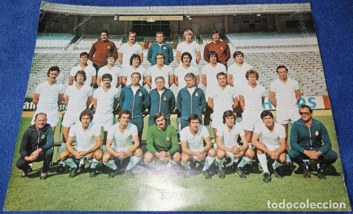 Coleccionismo deportivo: L&aacute;mina plantilla Real Madrid 1977 1978 - Foto 1