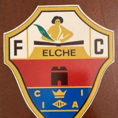 Coleccionismo deportivo: ELCHE CLUB DE FÚTBOL - FÚTBOL - GRAN ESCUDO DE CARTÓN DURO TROQUELADO. Lote 365228976