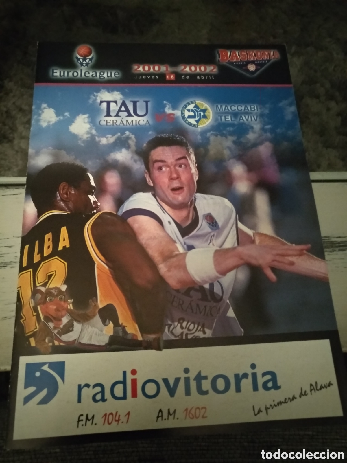 Coleccionismo deportivo: Folleto Tau Cer&aacute;mica de baloncesto - Foto 1