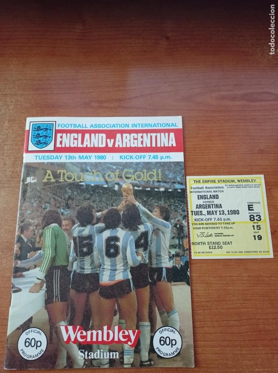 Coleccionismo deportivo: Programa y entrada Inglaterra/ Argentina 1980/ 13 Mayo Diego Maradona - Foto 1